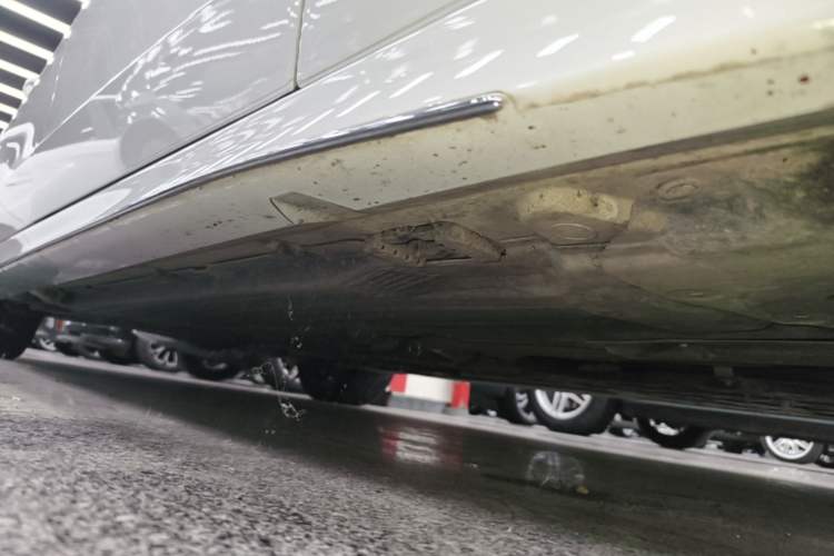 Used Mercedes-Benz C-Class 2024 Restyled C 260 L Sport Edition Right Side Sill