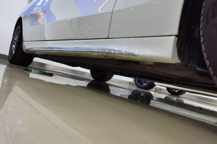 Used Mercedes-Benz C-Class 2024 C 200 L Sport Edition Right Side Sill