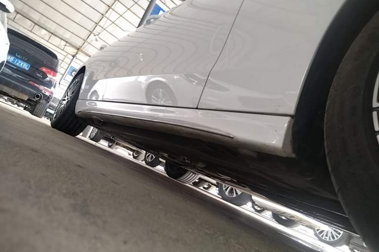 Used Mercedes-Benz C-Class 2024 Restyled C 260 L Sport Edition Right Side Sill