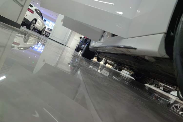 Used Mercedes-Benz C-Class 2024 Facelift C 260 L Night Edition Sport Version Right Side Sill