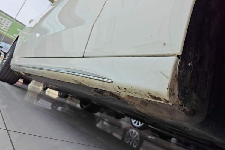 Used Mercedes-Benz C-Class 2024 Second Facelift C 260 L Sport Edition Right Side Sill