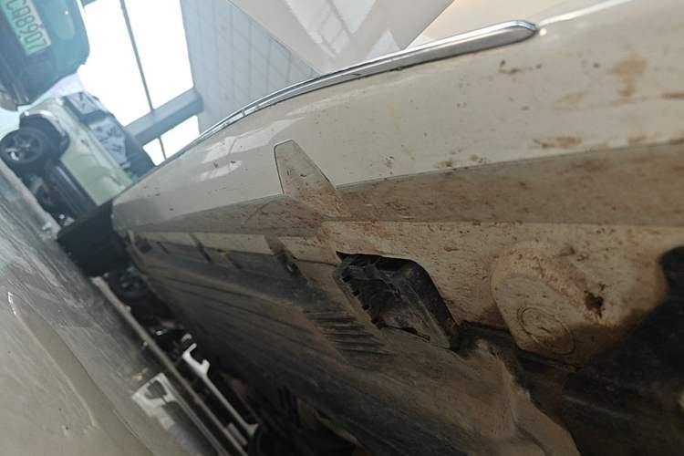 Used Mercedes-Benz C-Class 2024 Restyled C 260 L Sport Edition Right Side Sill