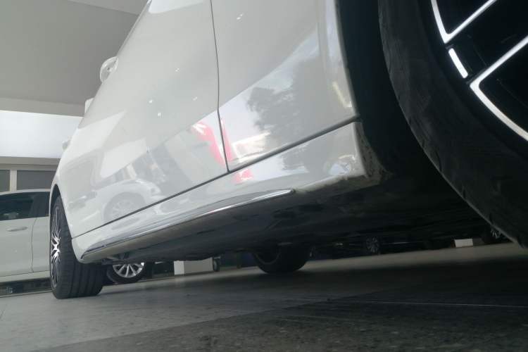 Used Mercedes-Benz C-Class 2024 Restyled C-Class 260 L Sport Edition Right Side Sill