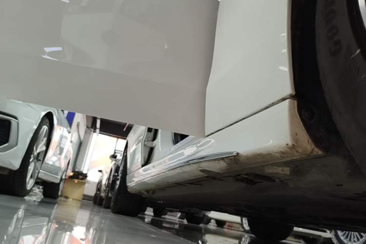 Used Mercedes-Benz C-Class 2024 Second Facelift C 260 L Sport Edition Right Side Sill