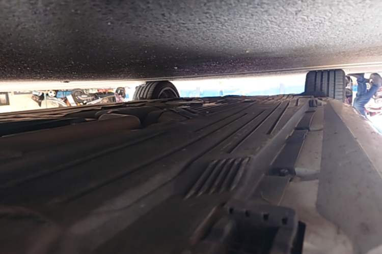 Used Mercedes-Benz C-Class 2024 Second Facelift C 260 L Starry Night Sport Edition Right Side Sill