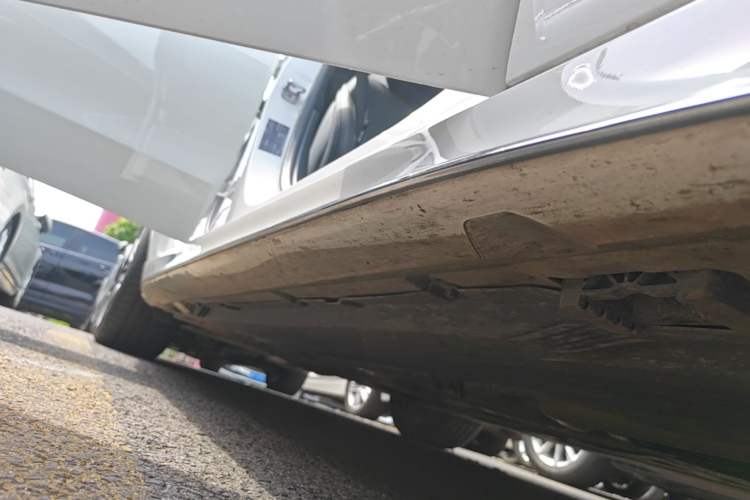 Used Mercedes-Benz C-Class 2024 Restyled C 260 L Sport Edition Right Side Sill