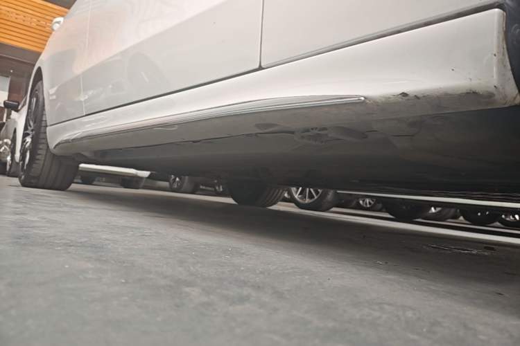 Used Mercedes-Benz C-Class 2024 C 200 L Sport Edition Right Side Sill