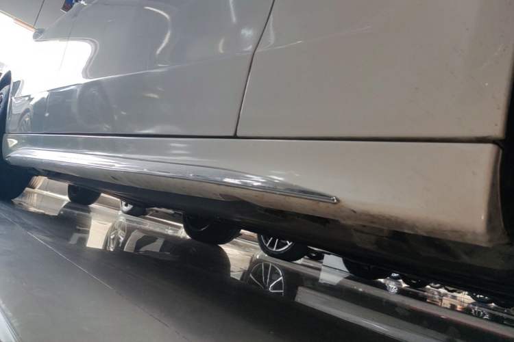 Used Mercedes-Benz C-Class 2024 Restyled C 260 L Sport Edition Right Side Sill