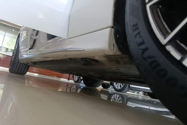 Used Mercedes-Benz C-Class 2024 C 200 L Sport Edition Right Side Sill
