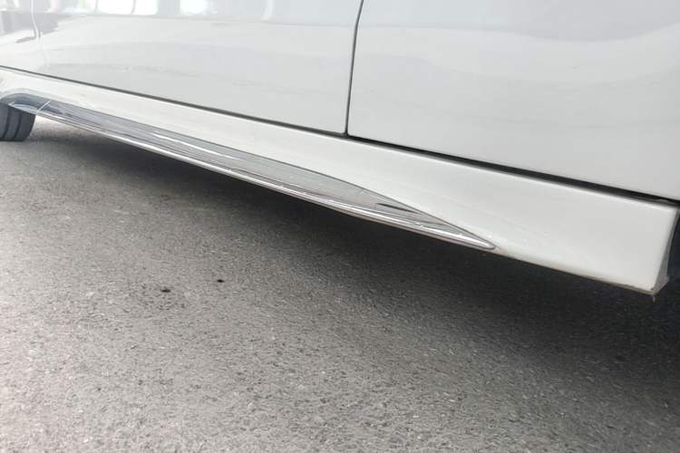 Used Mercedes-Benz C-Class 2024 Restyled C 260 L Sport Edition Right Side Sill