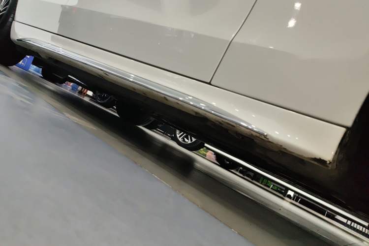 Used Mercedes-Benz C-Class 2024 Restyled C 260 L Sport Edition Right Side Sill