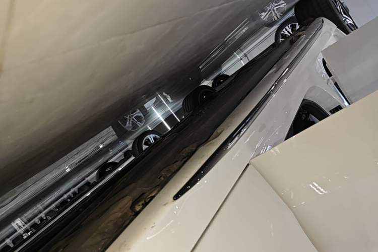 Used Mercedes-Benz C-Class 2024 Facelifted C-Class 260 L Night Edition Sports Version Right Side Sill