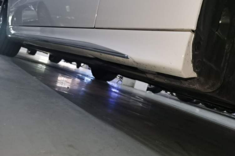 Used Mercedes-Benz C-Class 2024 Second Facelift C 260 L Sport Edition Right Side Sill