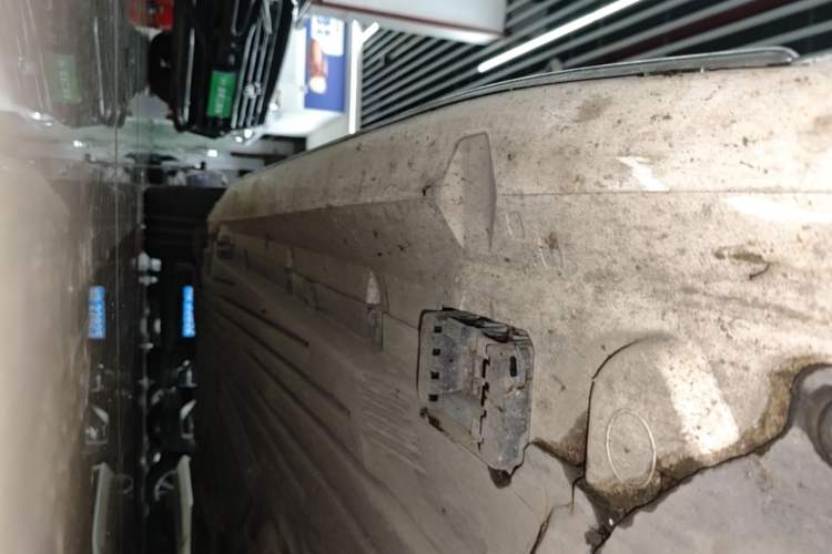 Used Mercedes-Benz C-Class 2024 Restyled C 260 L Sport Edition Right Side Sill