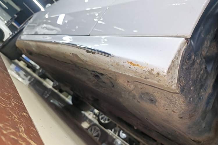 Used Mercedes-Benz C-Class 2024 Restyled C 260 L Sport Edition Right Side Sill