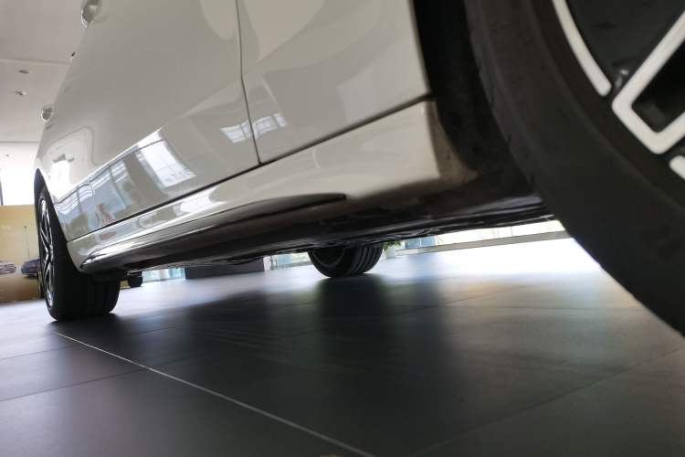 Used Mercedes-Benz C-Class 2024 Facelifted C-Class 260 L Night Edition Sports Version Right Side Sill