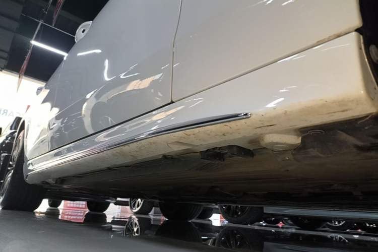 Used Mercedes-Benz C-Class 2024 C 260 L Sport Edition Right Side Sill