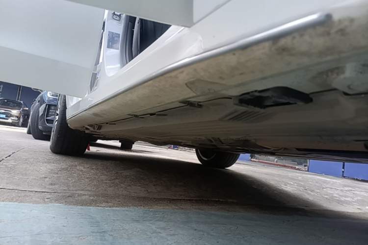 Used Mercedes-Benz C-Class 2024 Restyled C 260 L Sport Edition Right Side Sill