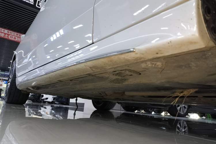 Used Mercedes-Benz C-Class 2024 C 200 L Sport Edition Right Side Sill