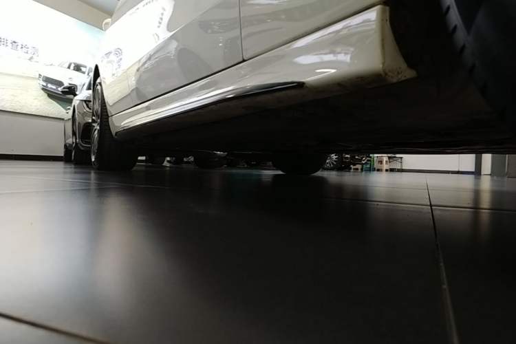 Used Mercedes-Benz C-Class 2024 Restyled C 260 L Sport Edition Right Side Sill