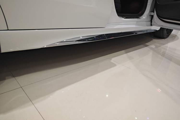 Used Mercedes-Benz C-Class 2024 C 200 L Sport Edition Right Side Sill