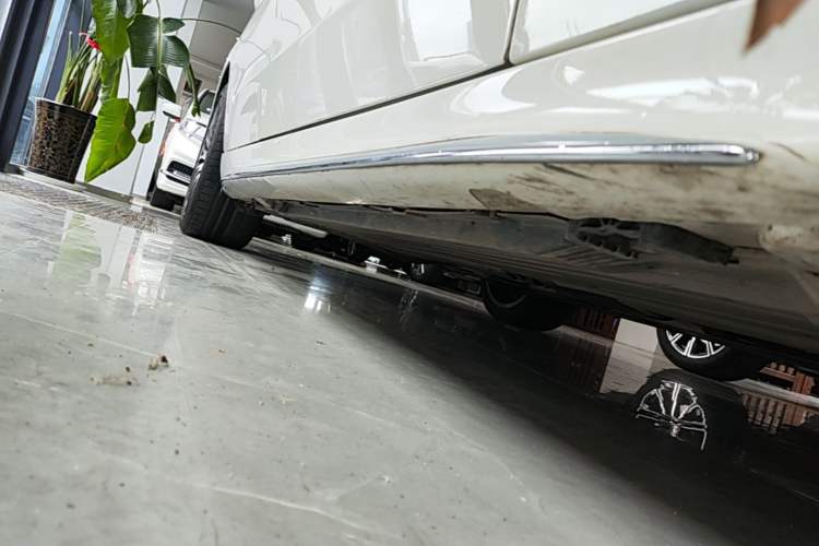 Used Mercedes-Benz C-Class 2024 Restyled C 260 L Sport Edition Right Side Sill