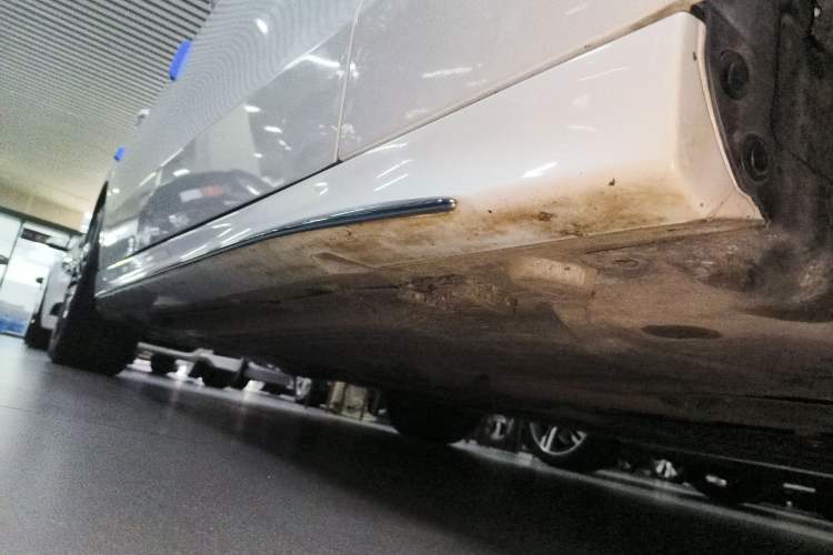 Used Mercedes-Benz C-Class 2024 Restyled C 260 L Sport Edition Right Side Sill