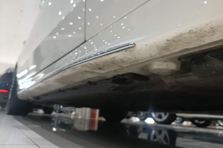 Used Mercedes-Benz C-Class 2024 C 200 L Sport Edition Right Side Sill