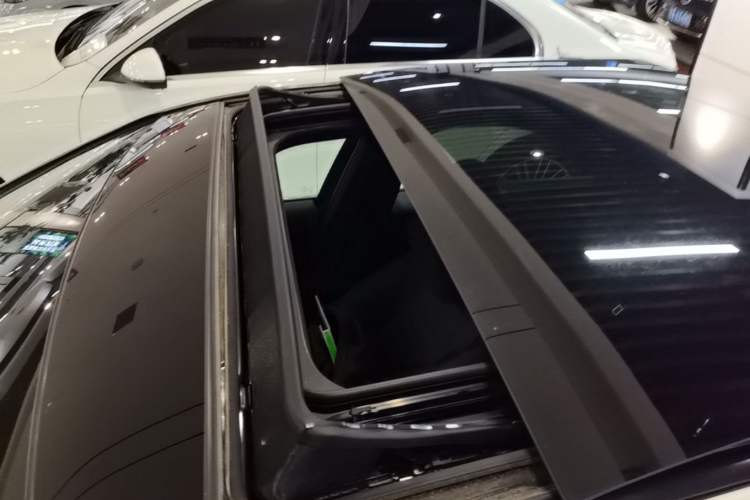 Used Mercedes-Benz C-Class 2024 Facelifted C-Class 260 L Night Edition Sports Version Roof