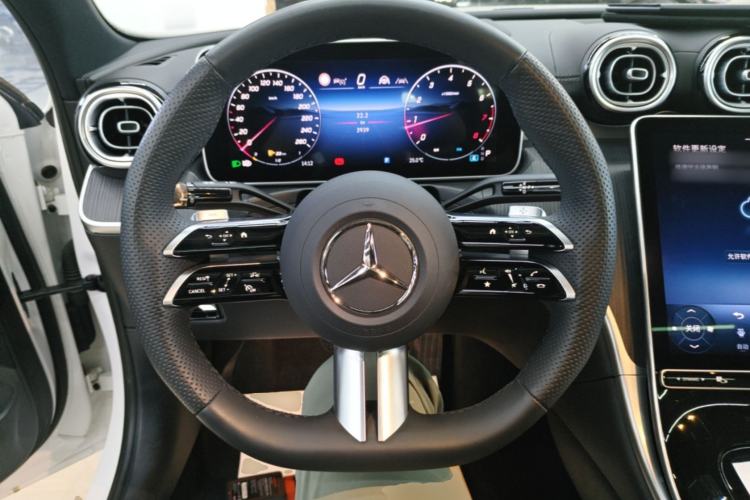 Used Mercedes-Benz C-Class 2024 Second Facelift C 260 L 4MATIC Sport Edition Steering Wheel