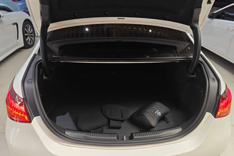 Used Mercedes-Benz C-Class 2024 Second Facelift C 260 L Sport Edition Trunk