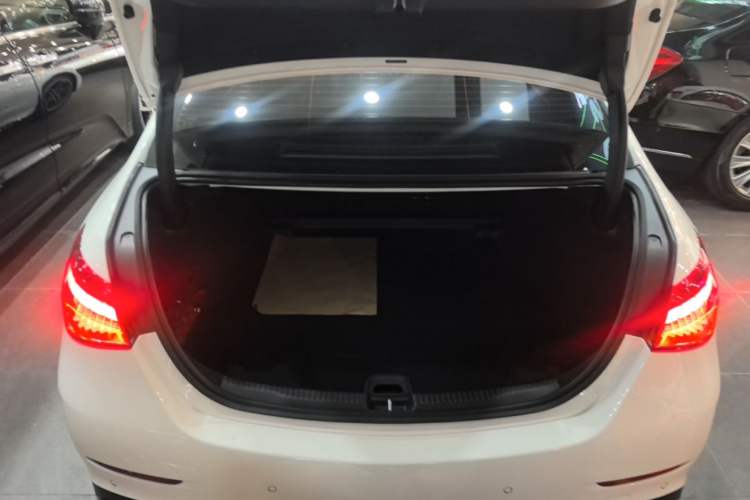 Used Mercedes-Benz C-Class 2024 Facelifted C-Class 260 L Night Edition Sports Version Trunk