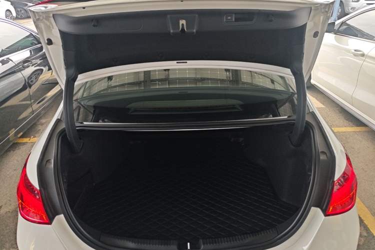 Used Mercedes-Benz C-Class 2024 Facelifted C-Class 260 L Night Edition Sports Version Trunk