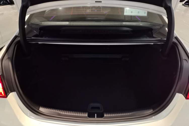 Used Mercedes-Benz C-Class 2024 Facelifted C-Class 260 L Night Edition Sports Version Trunk