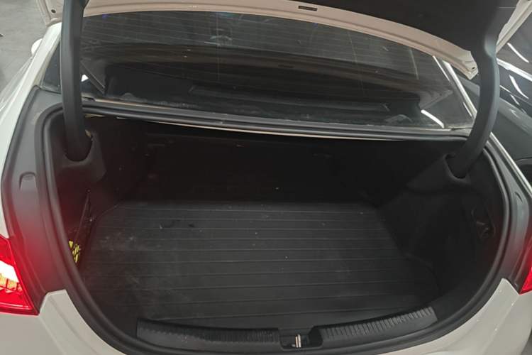 Used Mercedes-Benz C-Class 2024 Second Facelift C 260 L Sport Edition Trunk