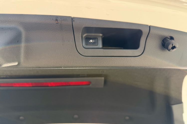 Used Mercedes-Benz C-Class 2024 Facelifted C-Class 260 L Night Edition Sports Version Trunk
