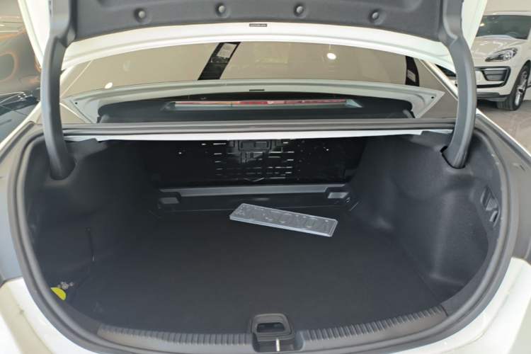Used Mercedes-Benz C-Class 2024 Second Facelift C 260 L Starry Night Sport Edition Trunk