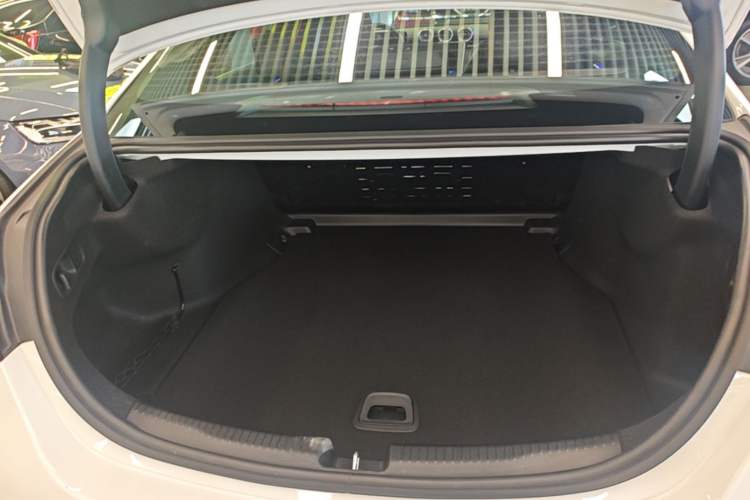Used Mercedes-Benz C-Class 2024 Facelifted C-Class 260 L Night Edition Sports Version Trunk