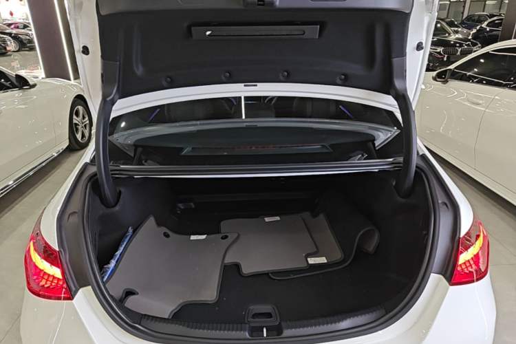 Used Mercedes-Benz C-Class 2024 Facelifted C-Class 260 L Night Edition Sports Version Trunk