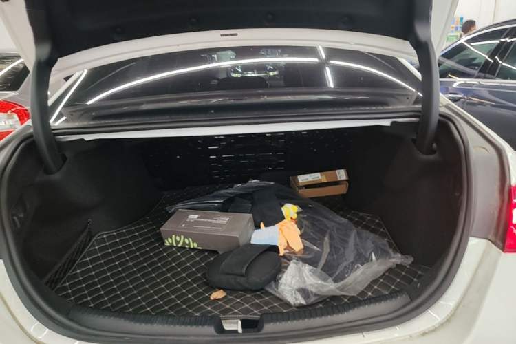 Used Mercedes-Benz C-Class 2024 Restyled C 260 L Sport Edition Trunk