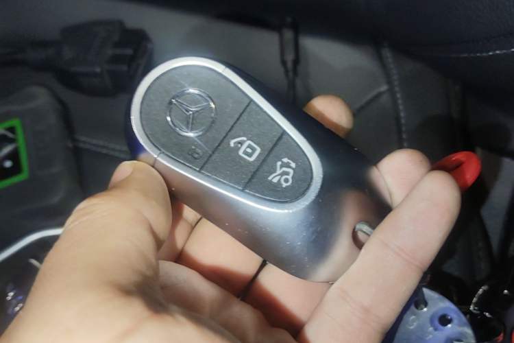 Used Mercedes-Benz C-Class 2024 Facelifted C-Class 260 L Night Edition Sports Version Vehicle Key