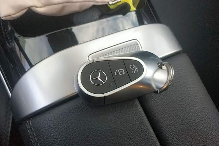 Used Mercedes-Benz C-Class 2024 Restyled C 260 L Sport Edition Vehicle Key