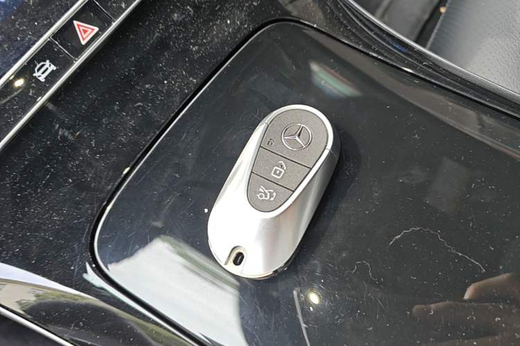 Used Mercedes-Benz C-Class 2024 Restyled C 260 L Sport Edition Vehicle Key