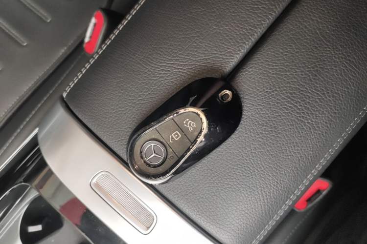 Used Mercedes-Benz C-Class 2024 Restyled C 260 L Sport Edition Vehicle Key
