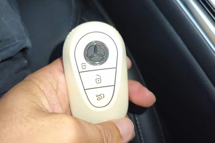 Used Mercedes-Benz C-Class 2024 Restyled C 260 L Sport Edition Vehicle Key