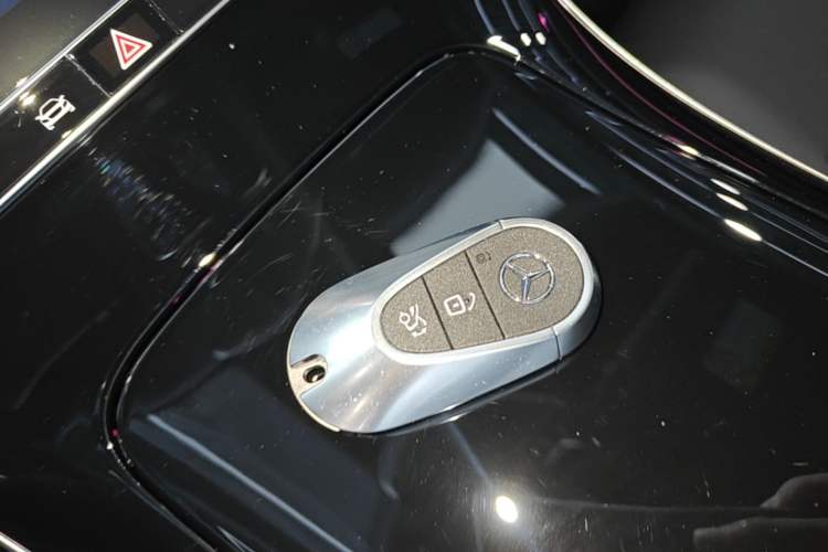 Used Mercedes-Benz C-Class 2024 Second Facelift C 260 L Starry Night Sport Edition Vehicle Key