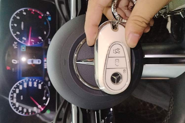 Used Mercedes-Benz C-Class 2024 Restyled C 200 L Sport Edition Vehicle Key