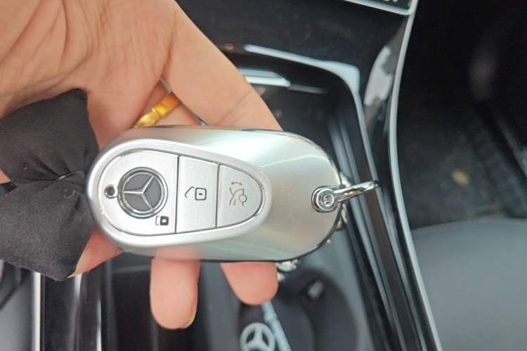 Used Mercedes-Benz C-Class 2024 Restyled C 260 L Sport Edition Vehicle Key