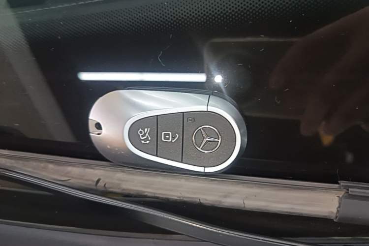 Used Mercedes-Benz C-Class 2024 Facelift C 260 L Night Edition Sport Version Vehicle Key