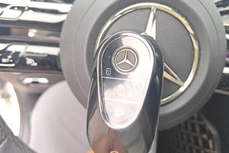 Used Mercedes-Benz C-Class 2024 Restyled C 260 L Sport Edition Vehicle Key